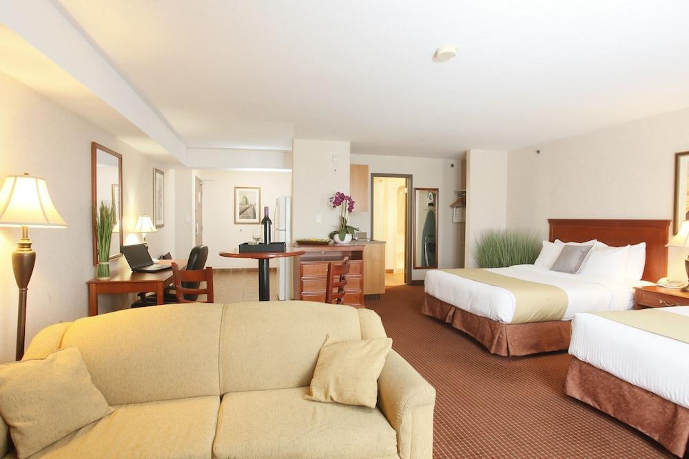Stonebridge Hotel Довсон-Крік Екстер'єр фото